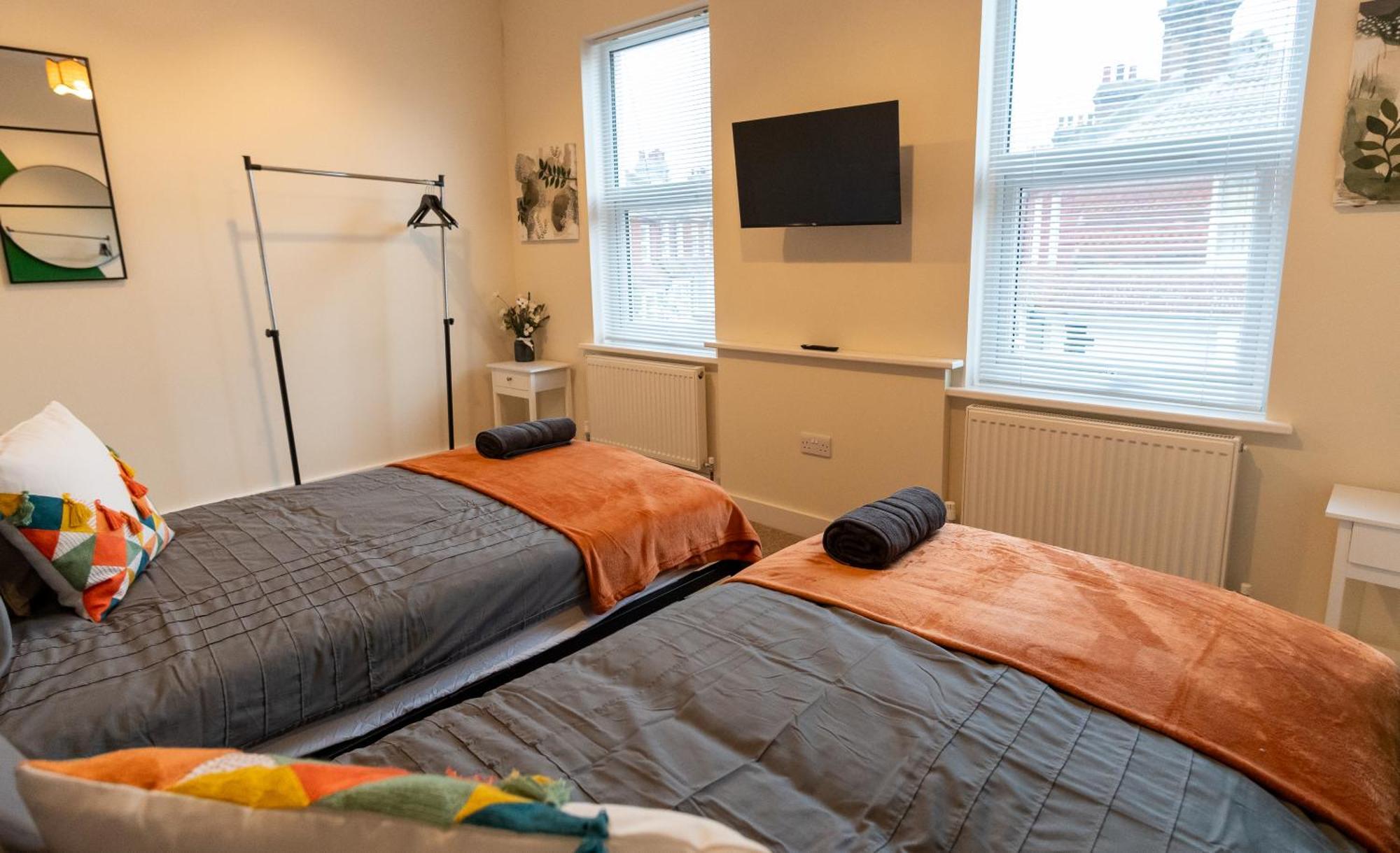 Stylish Gateway-2 Bedroom House -5 Minutes From The * Eastbourne