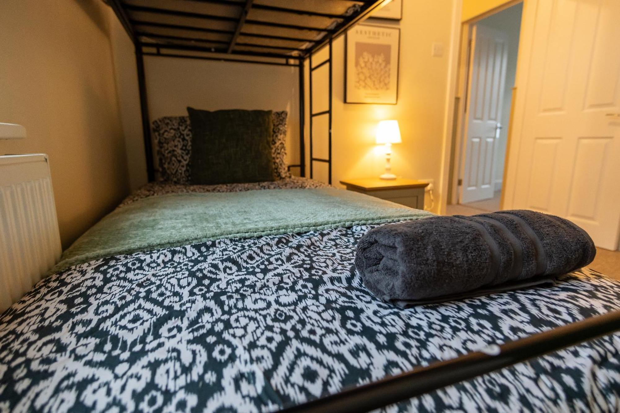 Stylish Gateway-2 Bedroom House -5 Minutes From The Eastbourne