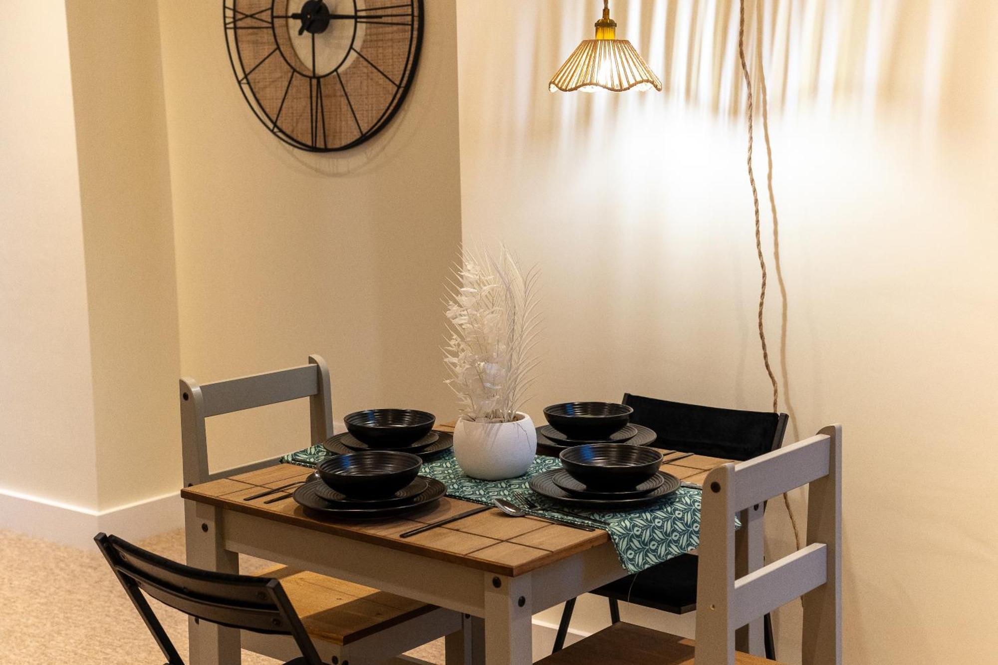 Stylish Gateway-2 Bedroom House -5 Minutes From The * Eastbourne