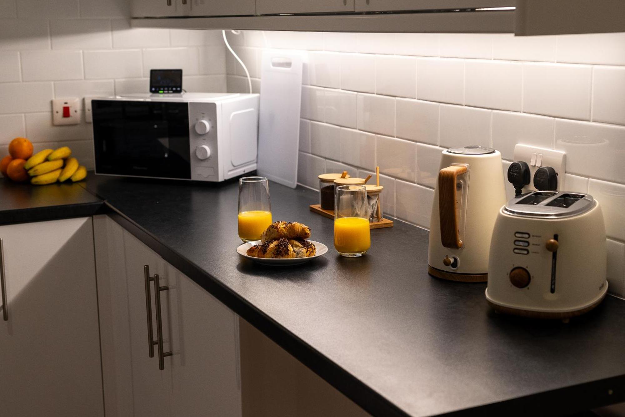 Stylish Gateway-2 Bedroom House -5 Minutes From The * Eastbourne