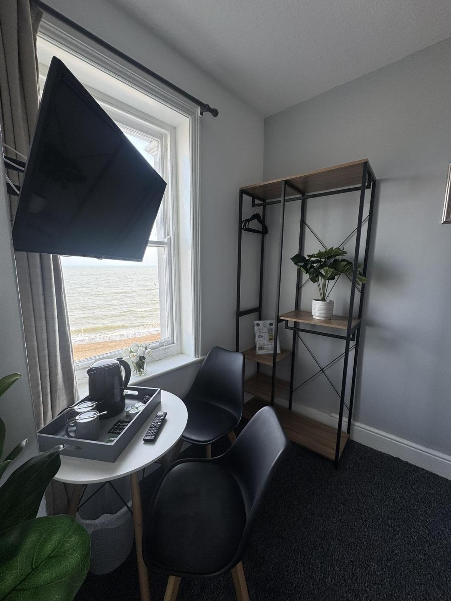 Marine Parade Hotel *