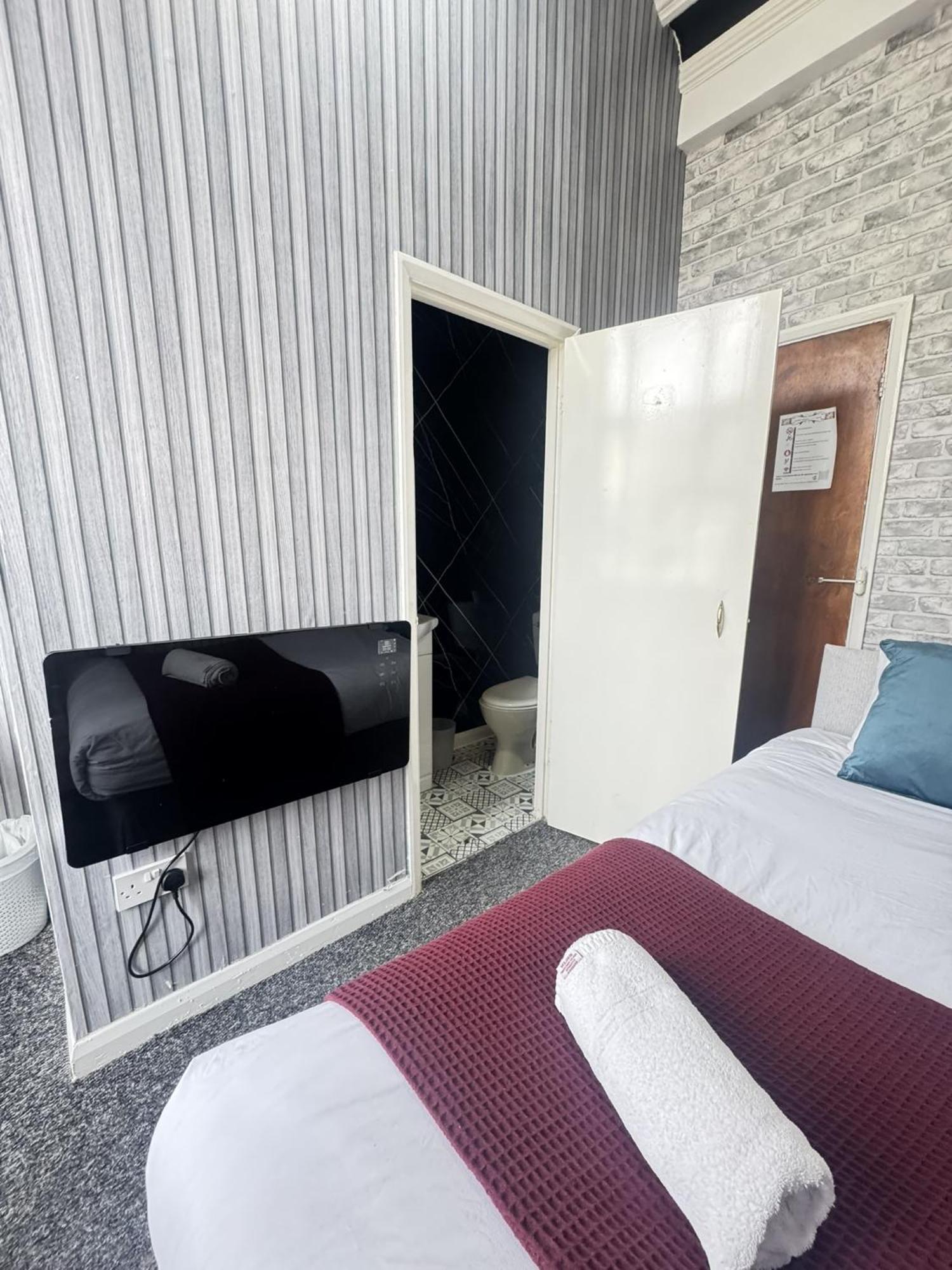Hotel Marine Parade *