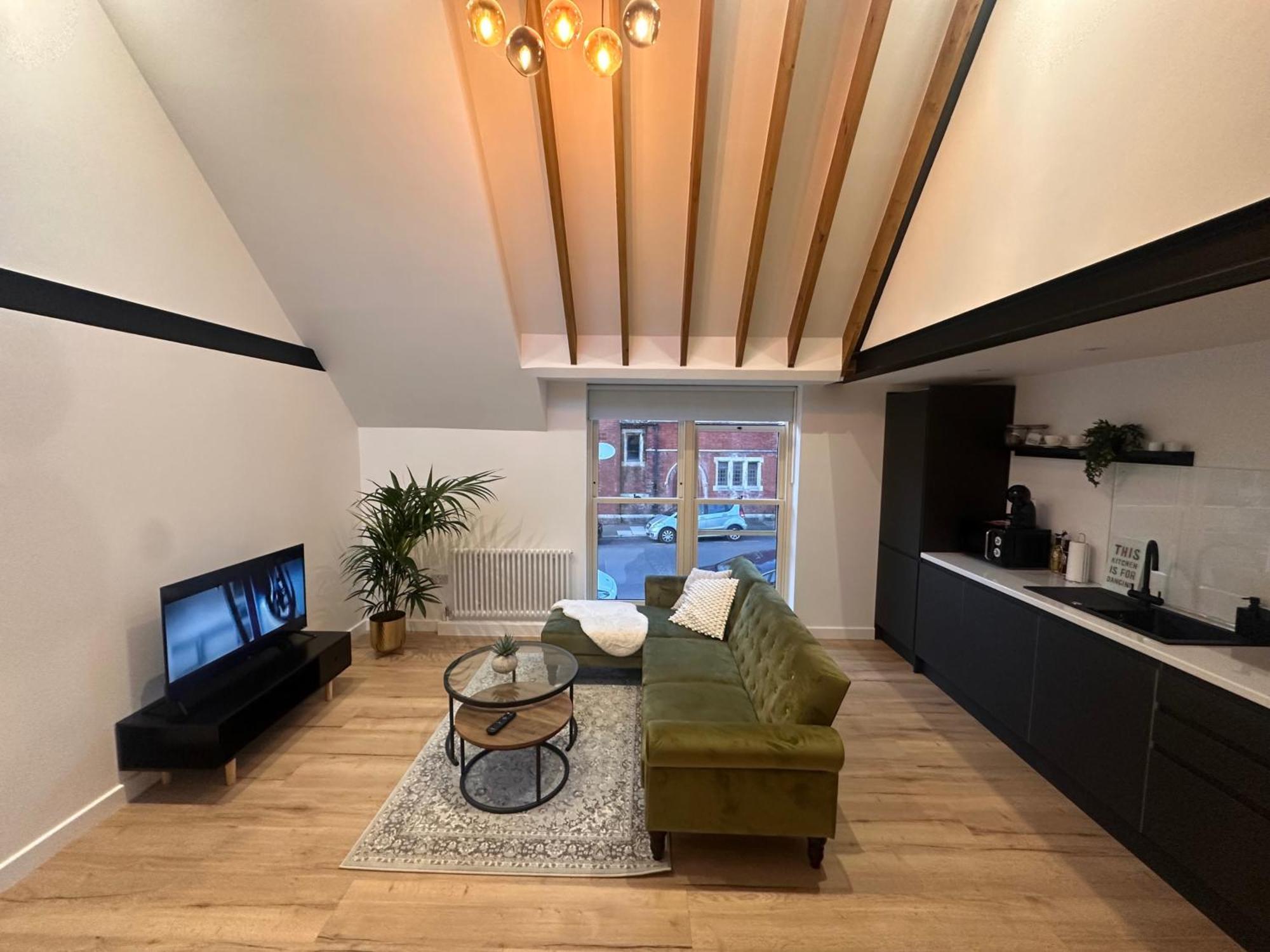 1 Bed-sleeps 3-patio-2 Min To Holiday home Eastbourne