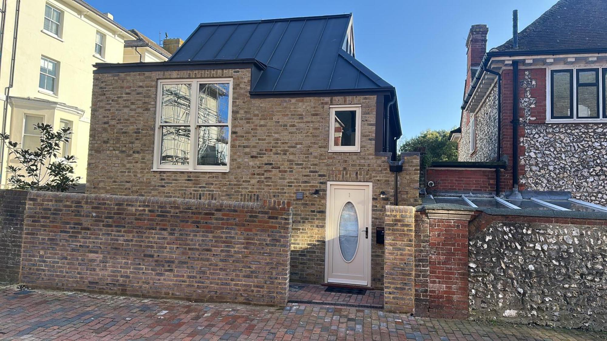 1 Bed-sleeps 3-patio-2 Min To *