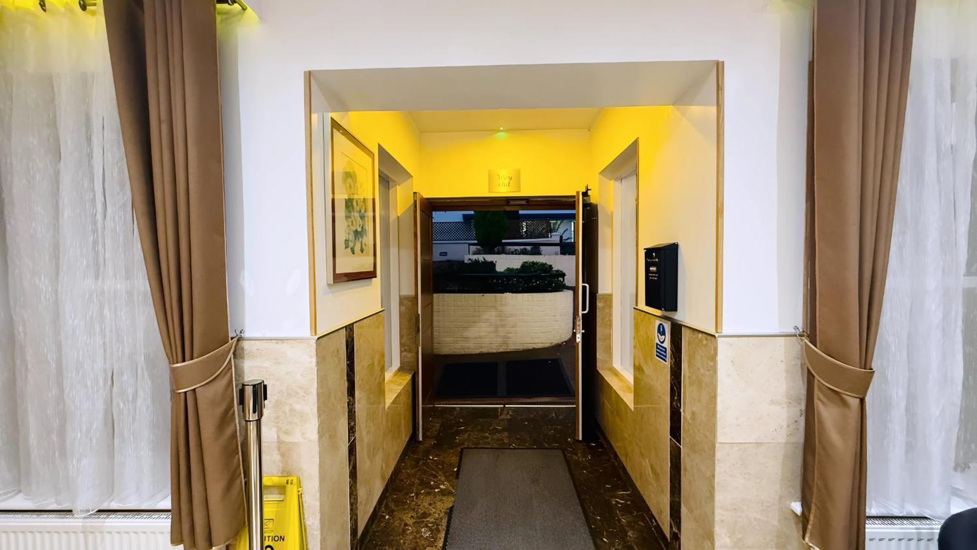 Osborne Aparthotel *