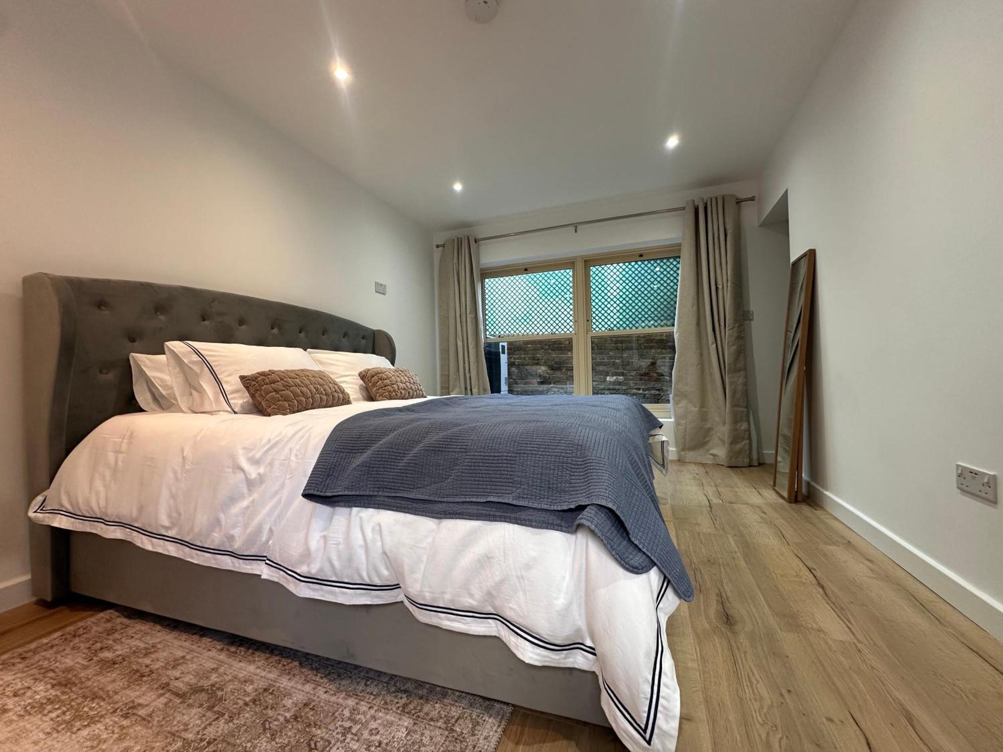 1 Bed-sleeps 3-patio-2 Min To Holiday home