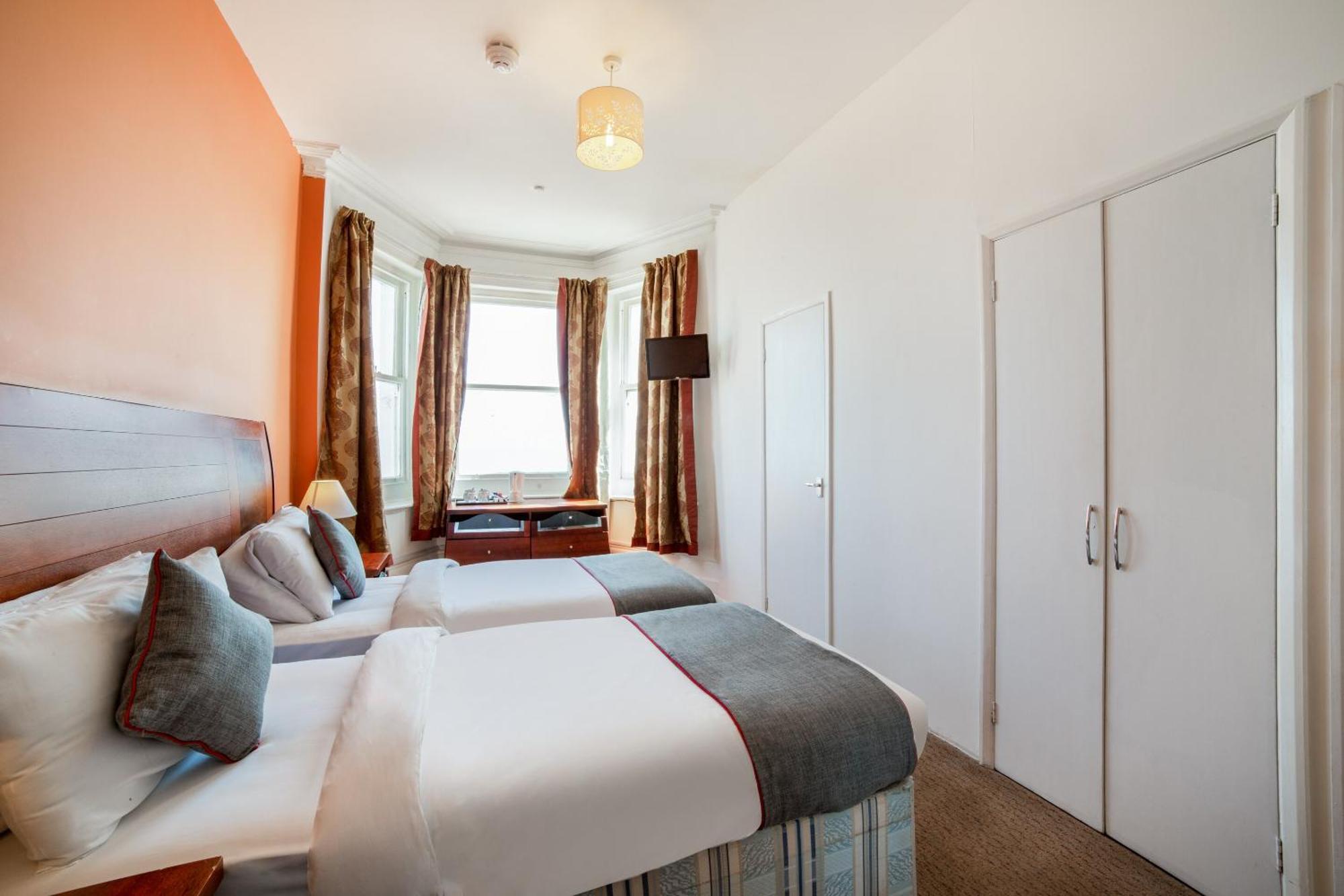 The Hotel 3*