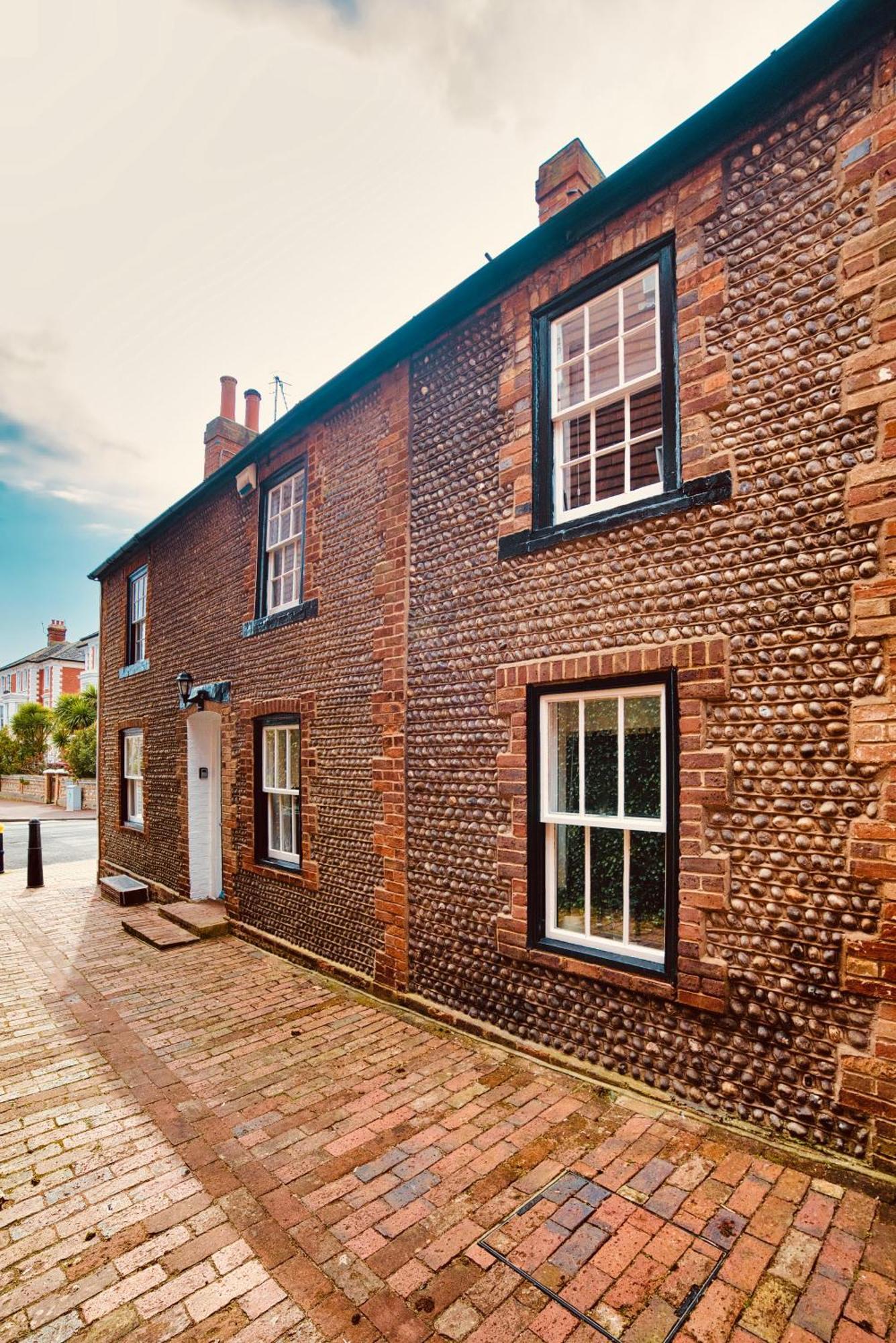Charming Cottage 5 Min To Beach, Theatres & The South Downs *