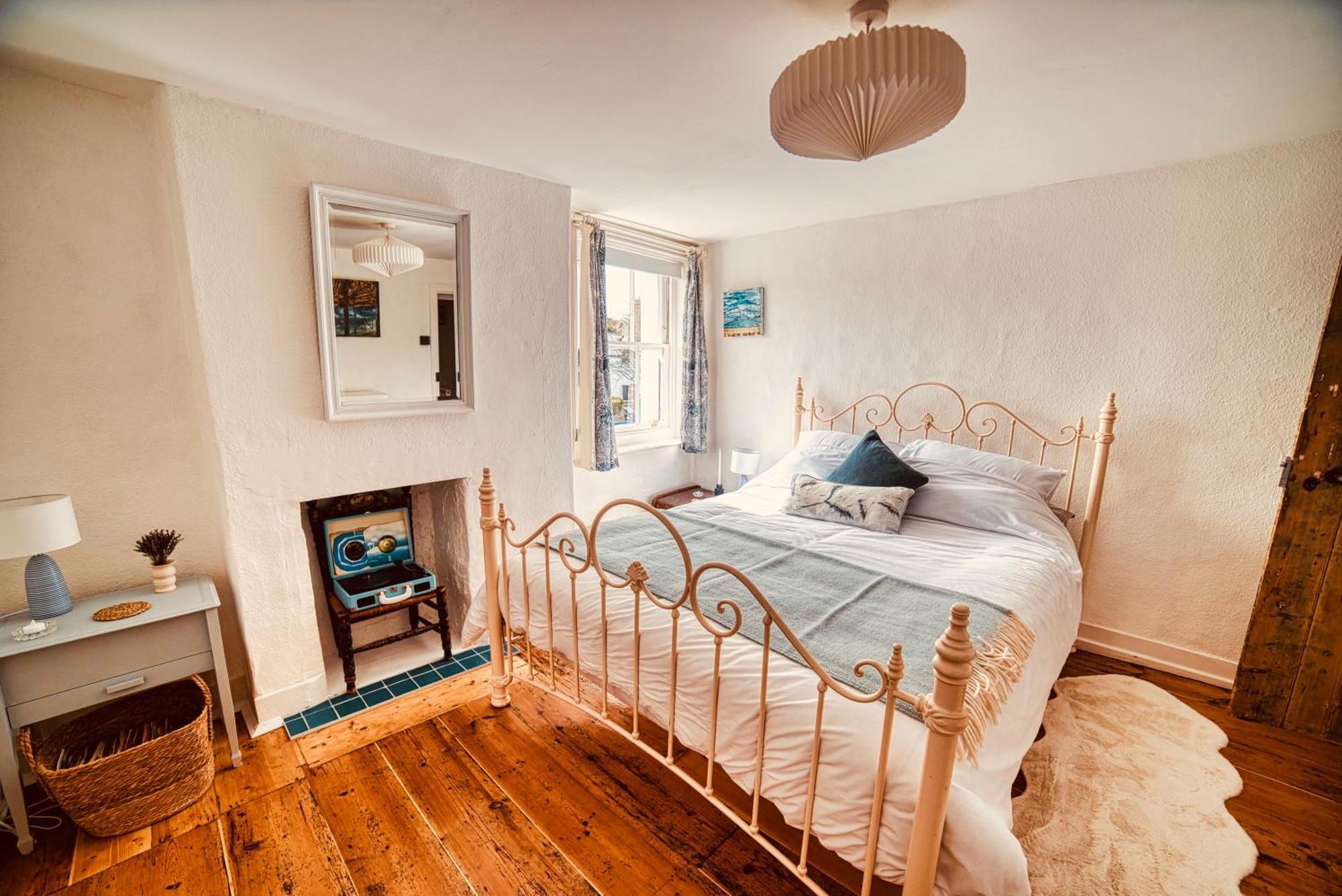 Charming Cottage 5 Min To Beach, Theatres & The South Downs Holiday home Eastbourne