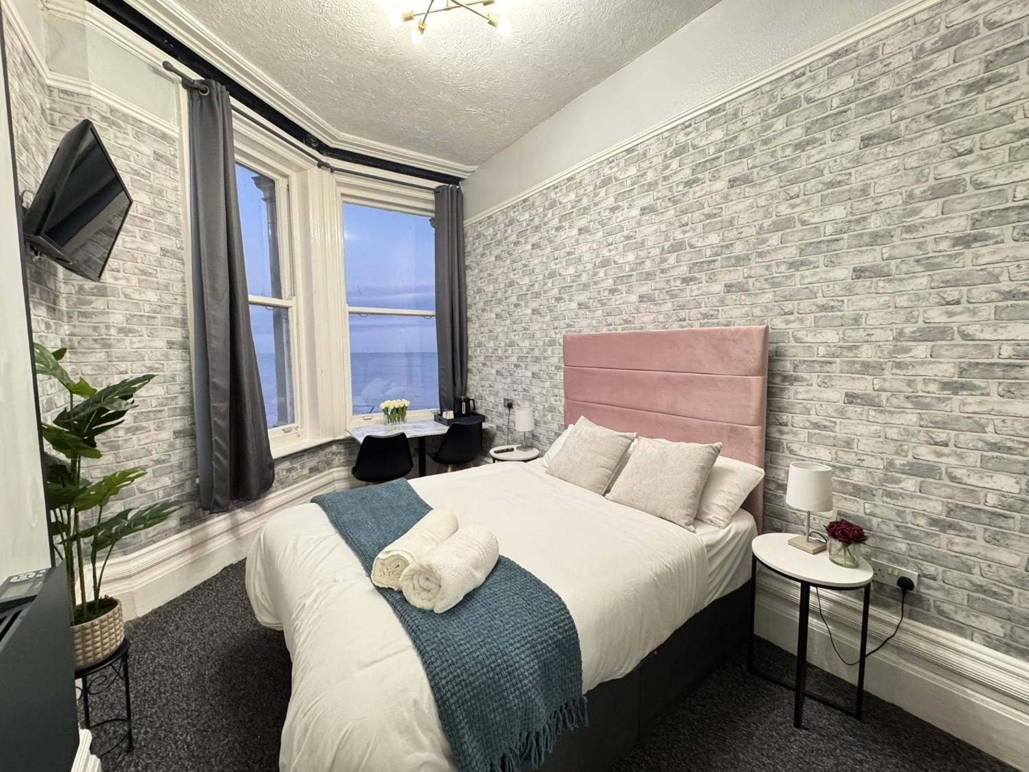 Hotel Marine Parade *