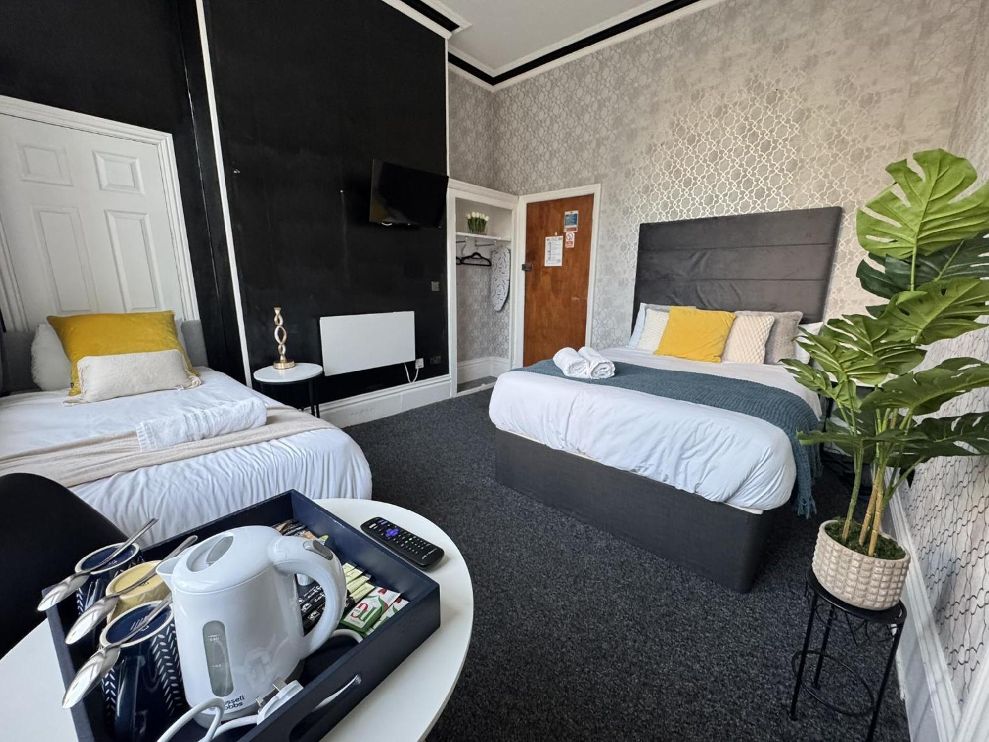 Marine Parade Hotel *