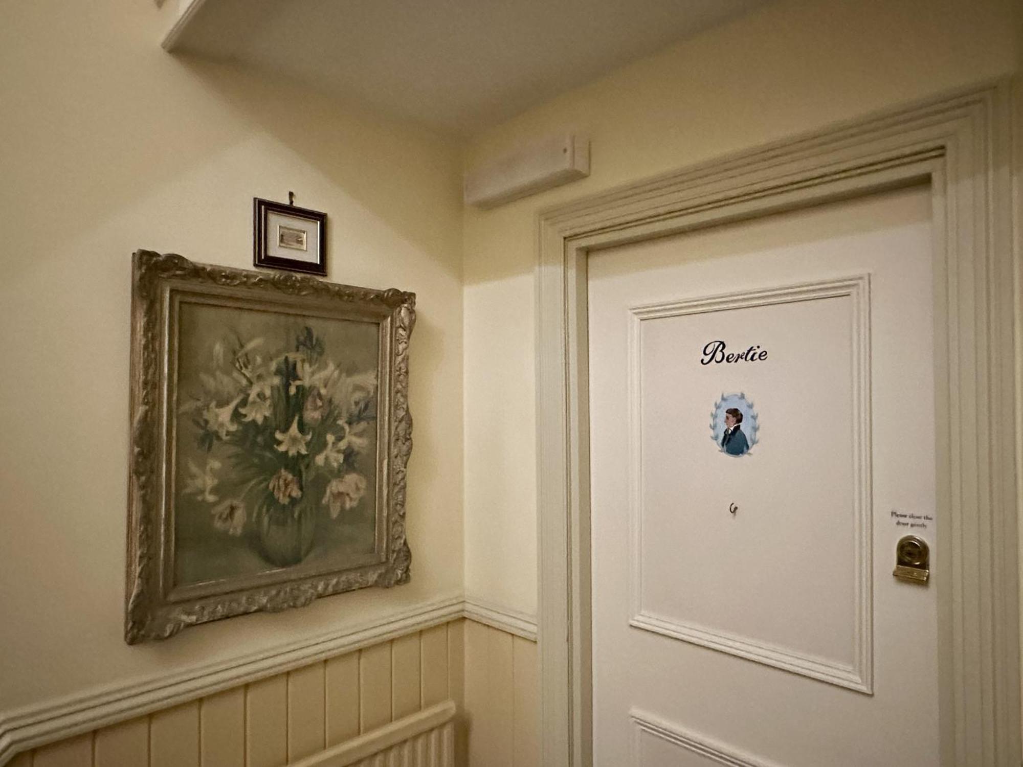Guest house & Victoria