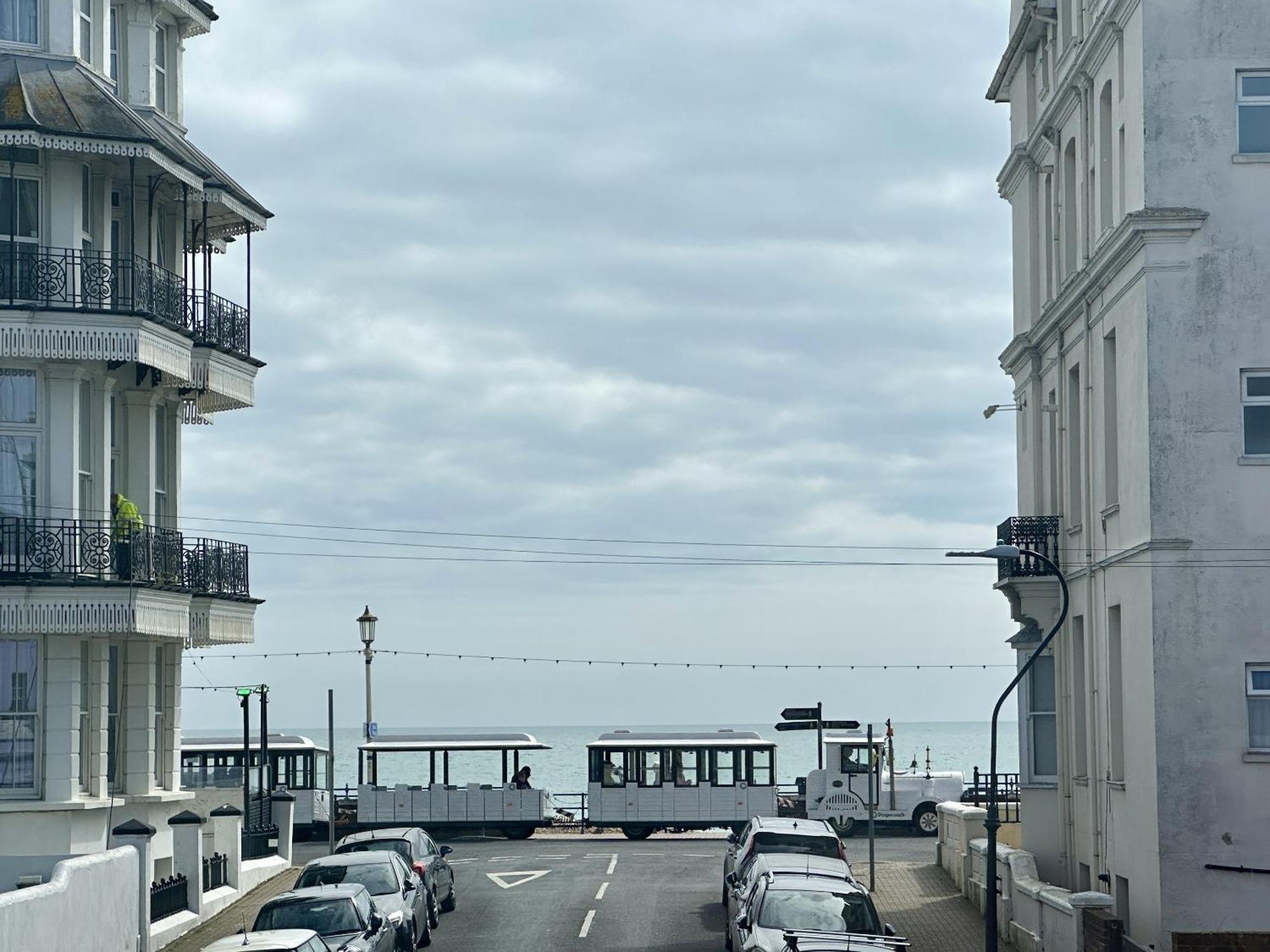 Guest house & Victoria