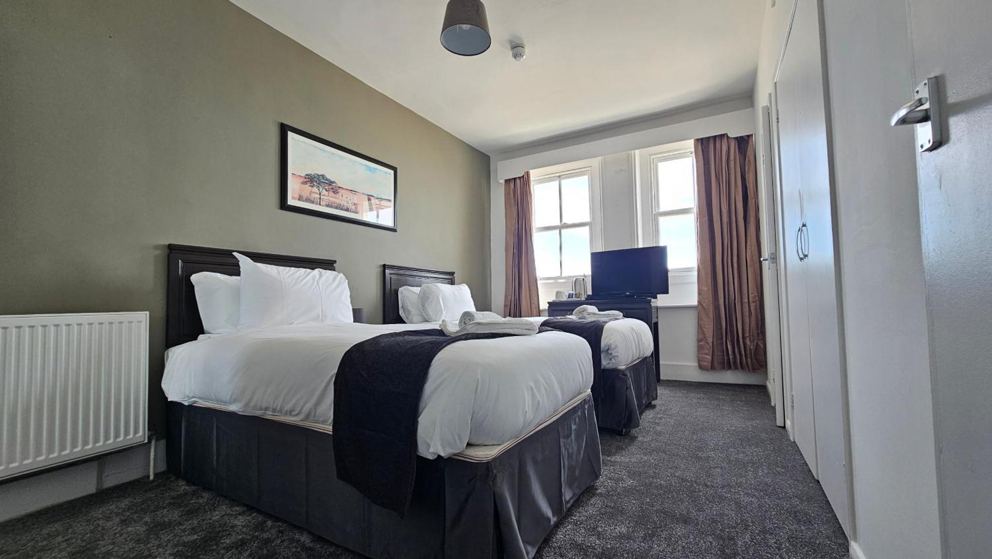 Hotel The 3*