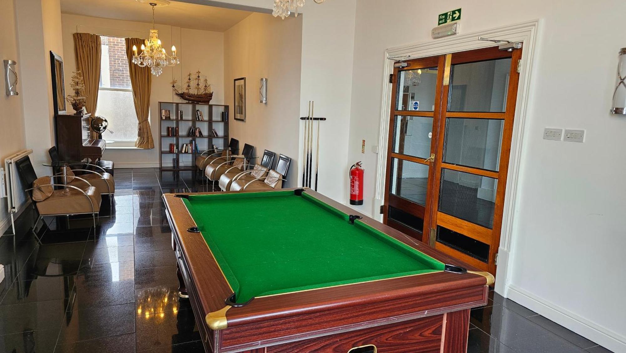Hotel The 3*