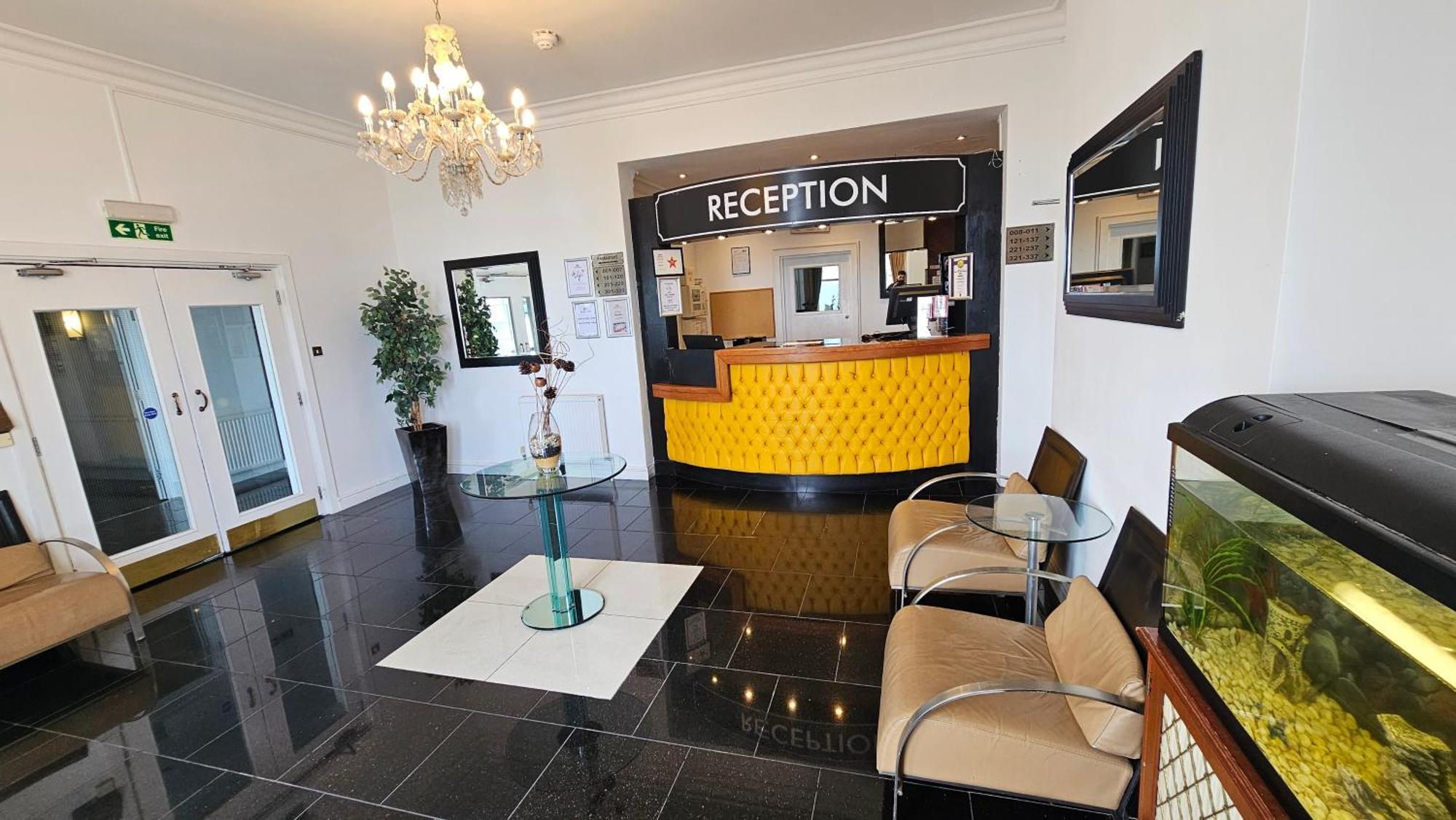Hotel The 3*