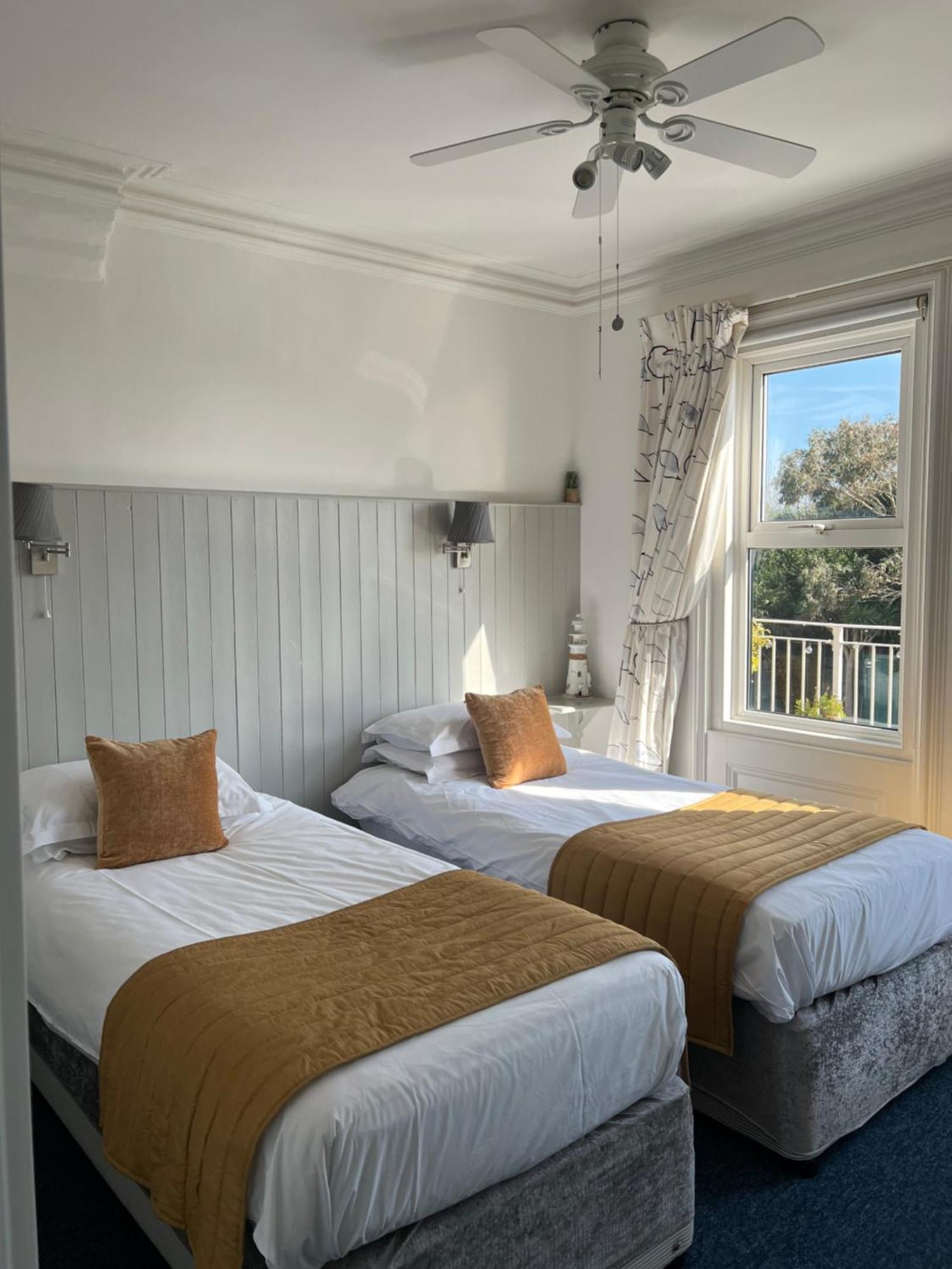 Guest house The New England
