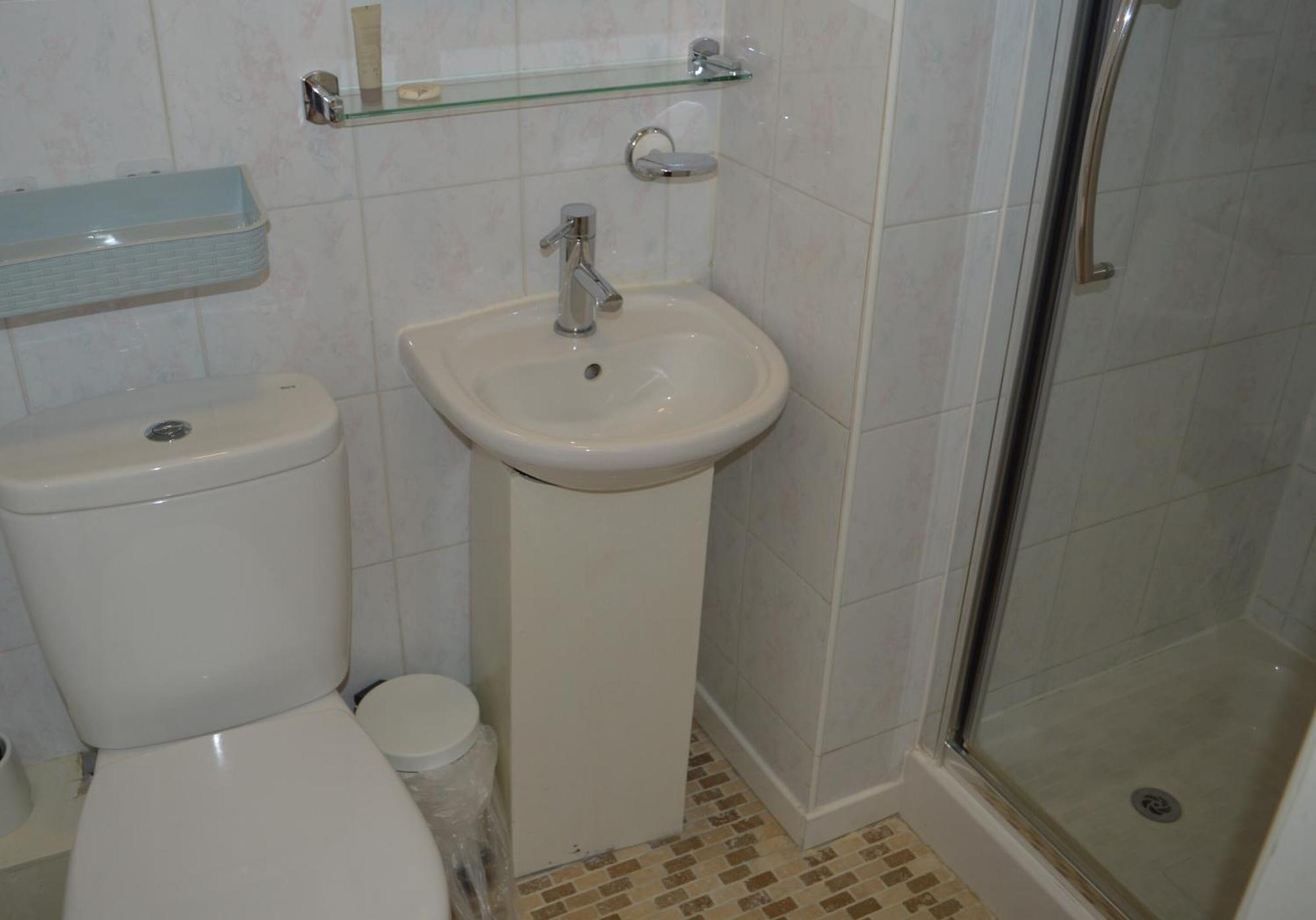 The Sheldon - Free Private Parking Bed & Breakfast 4*