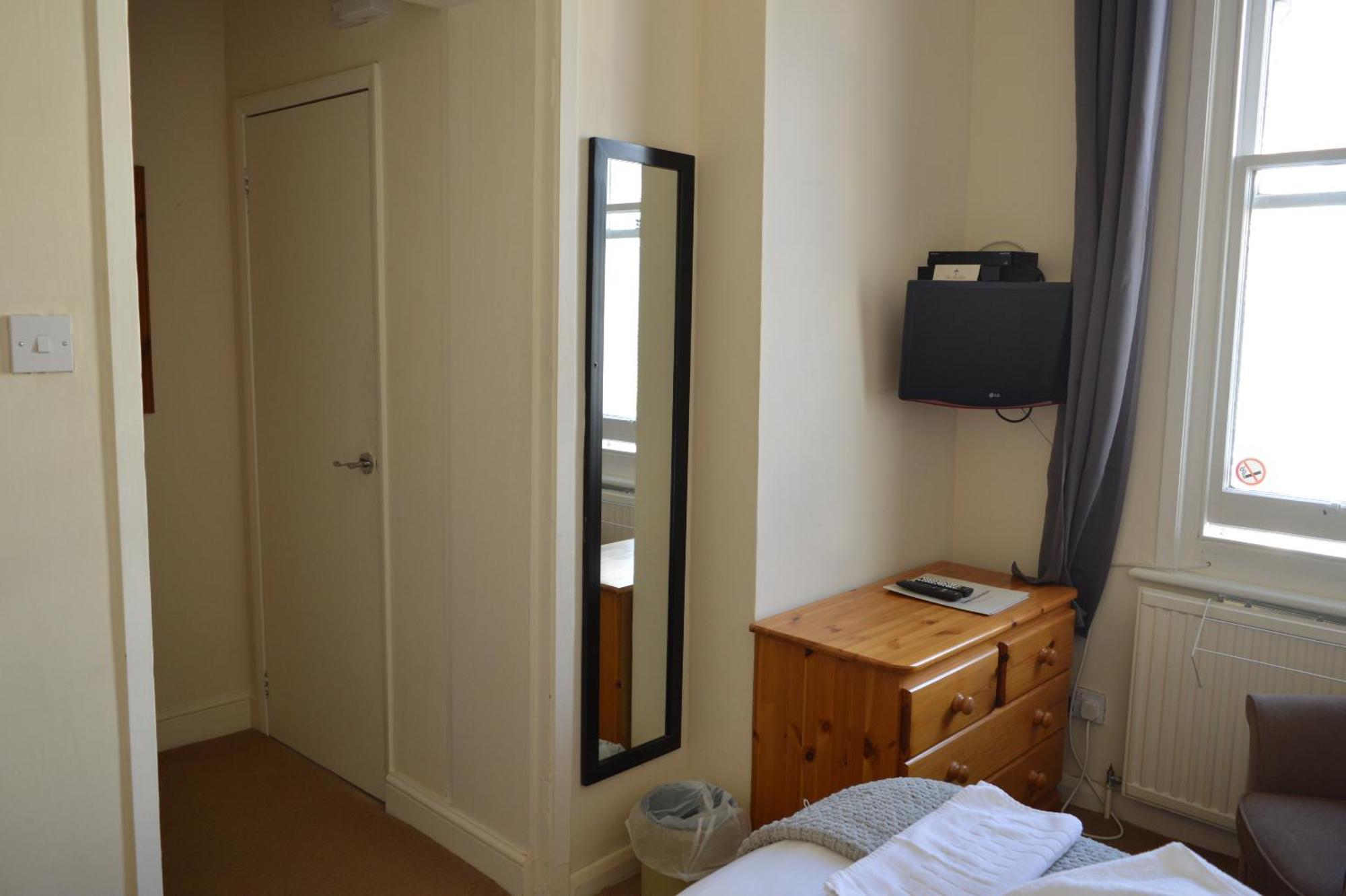 The Sheldon - Free Private Parking Bed & Breakfast Eastbourne