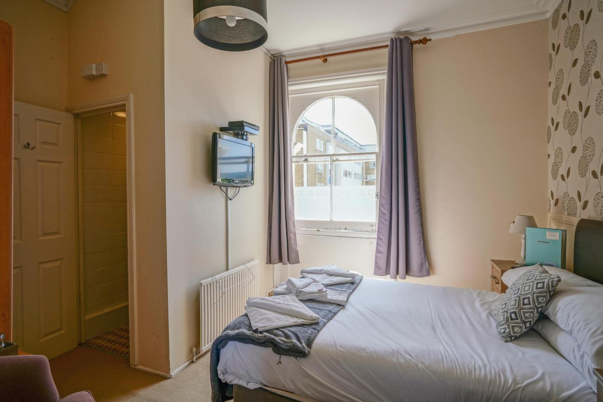 Bed & Breakfast The Sheldon - Free Private Parking Eastbourne