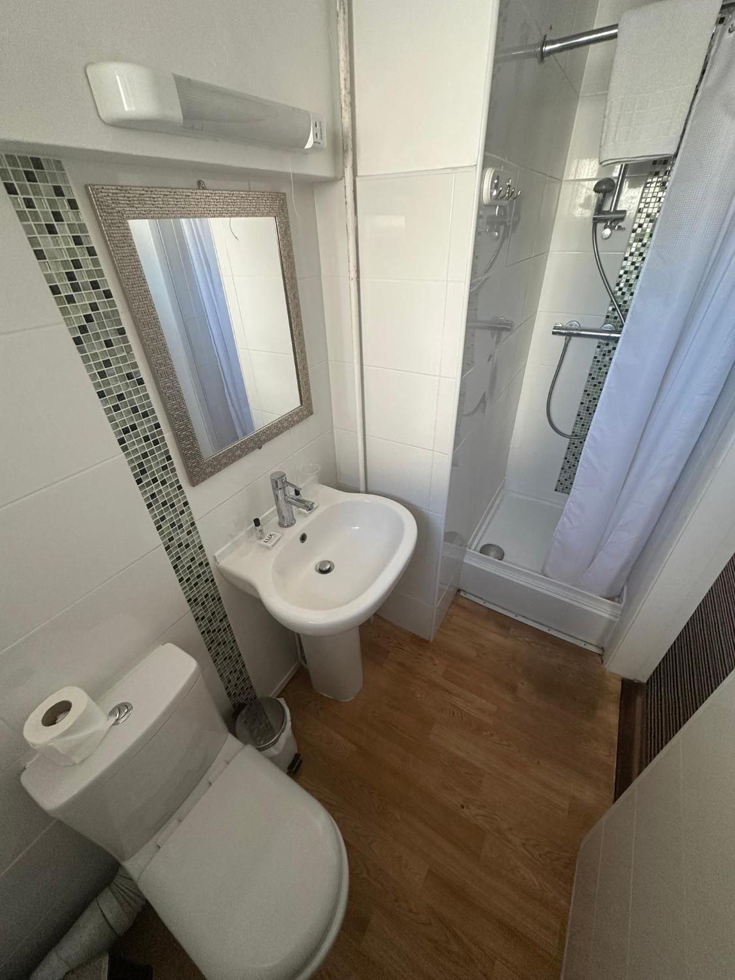 Oyo West Rocks Townhouse Hotel 3*