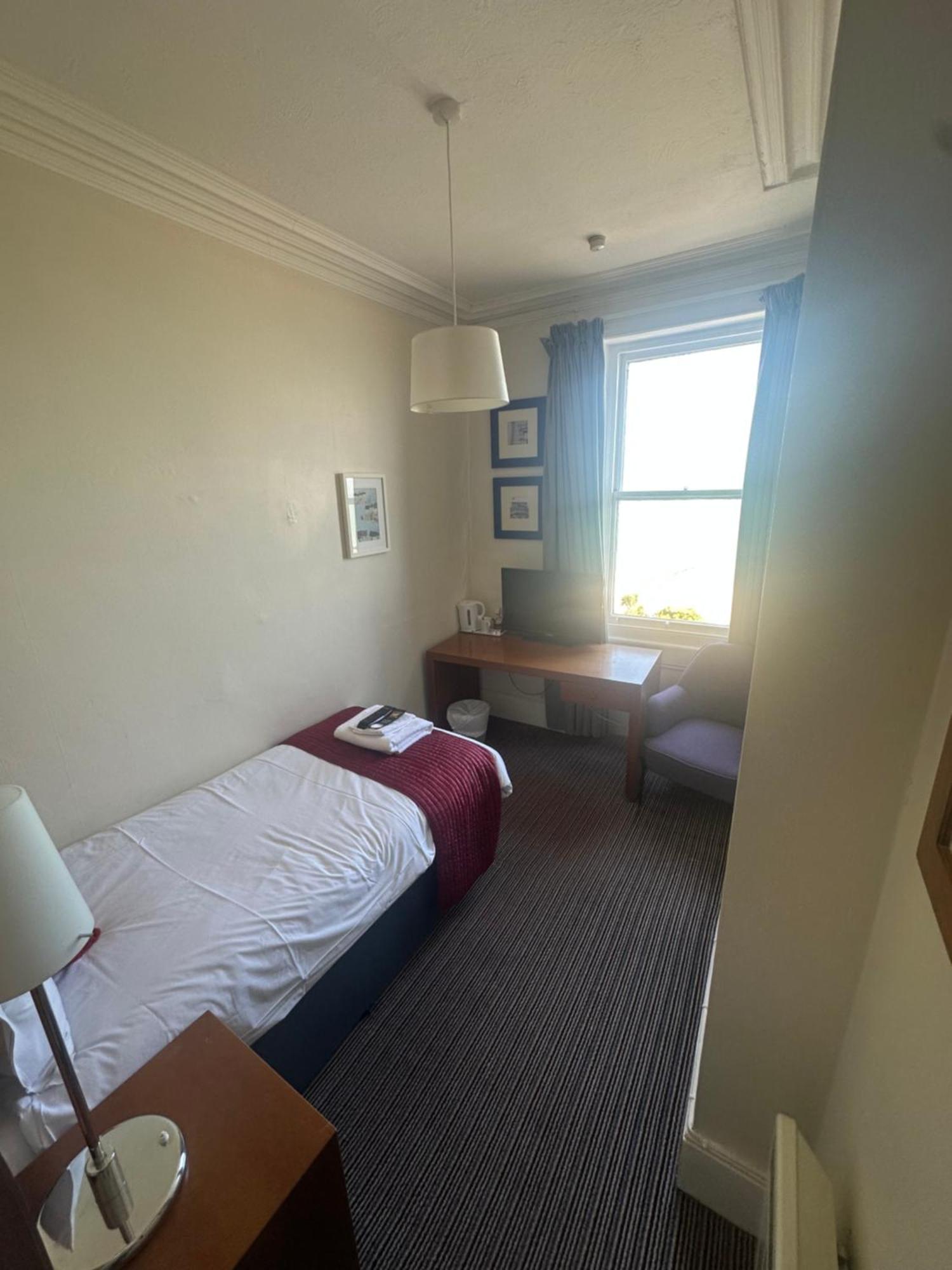 Oyo West Rocks Townhouse Eastbourne