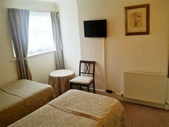 Savoy Court Hotel 2*