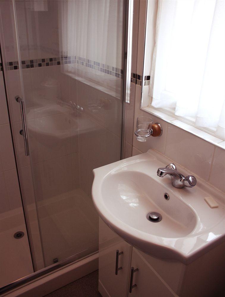 Savoy Court Hotel 2*