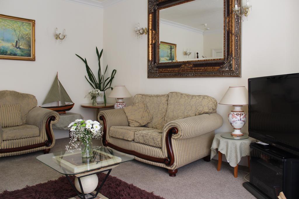 Savoy Court 2*