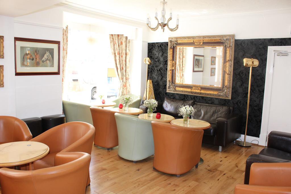 Hotel Savoy Court 2*
