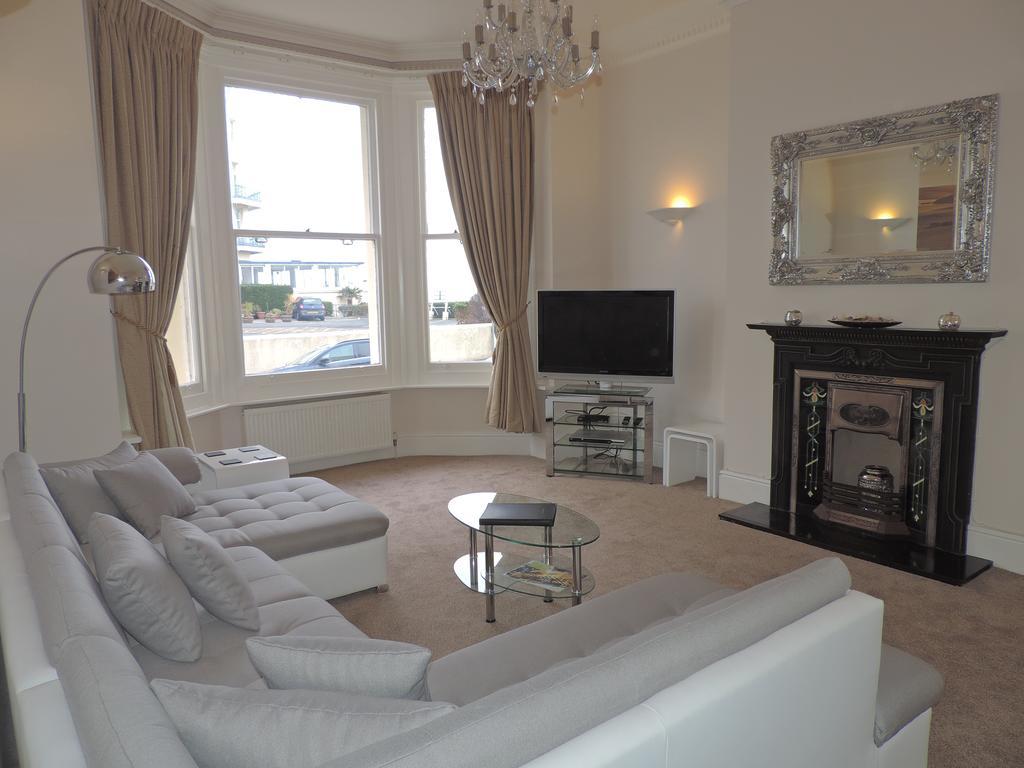 3 Queens Gardens Sea View Apartment