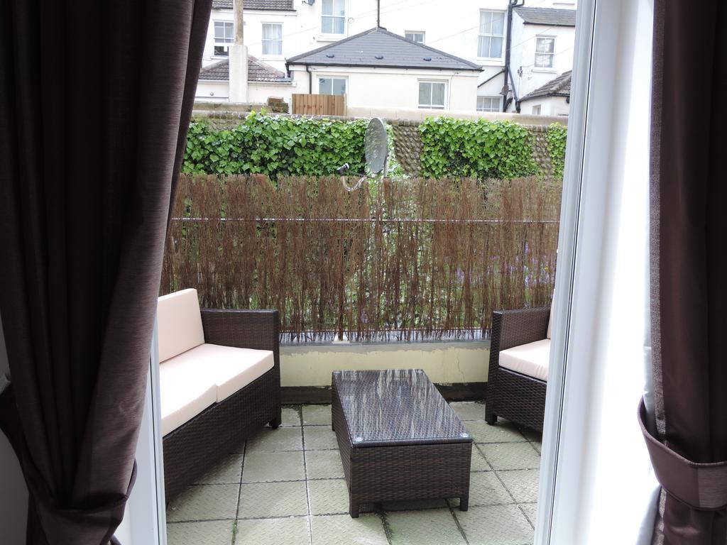 3 Queens Gardens Sea View * Eastbourne