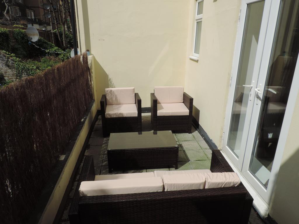 3 Queens Gardens Sea View Apartment Eastbourne