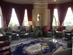 Oyo The Palm Court 2*