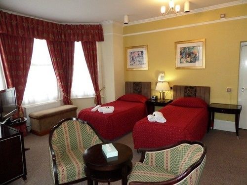 Oyo The Palm Court Hotel 2*