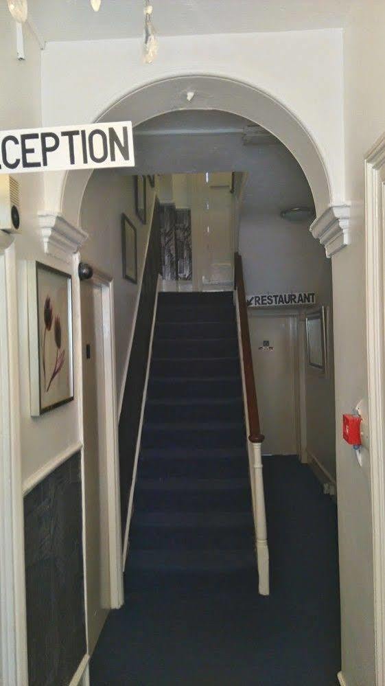 Hotel Savoy Court 2*