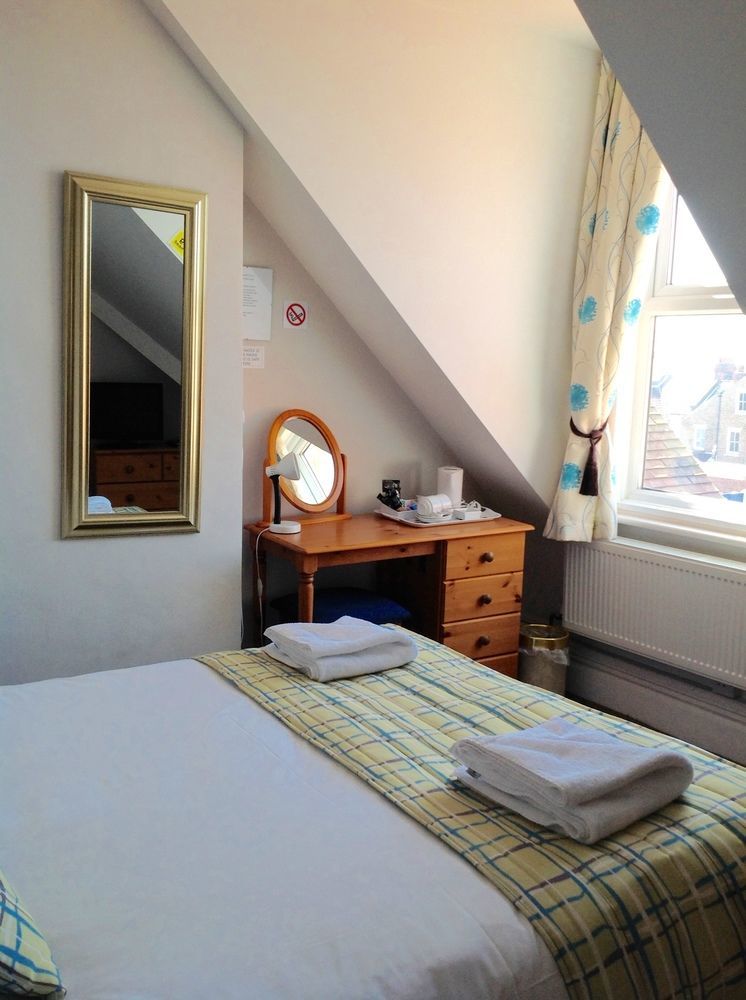 By The Sea 3* Eastbourne