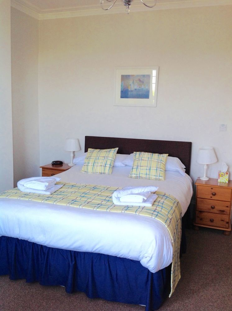 Bed & Breakfast By The Sea 3*