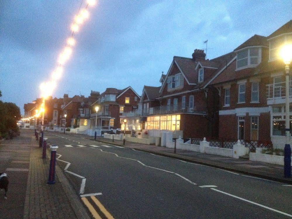 Bed & Breakfast By The Sea 3*