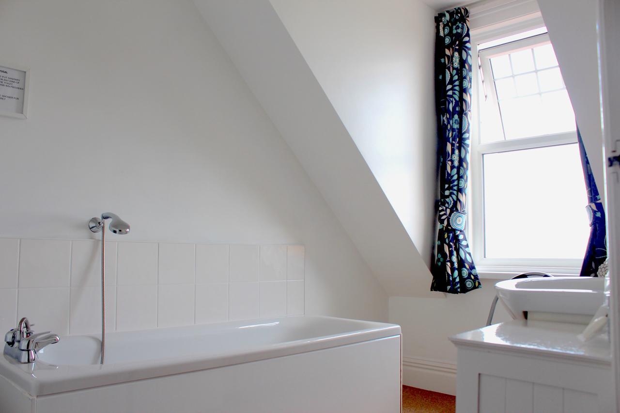 Bed & Breakfast By The Sea Eastbourne