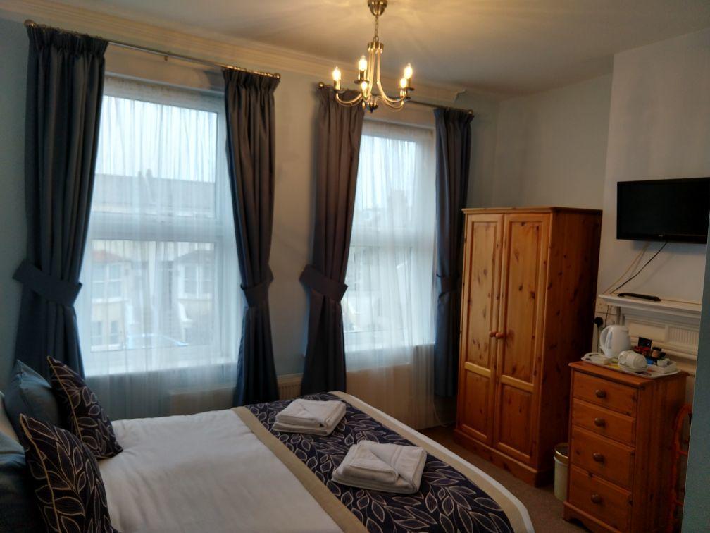 By The Sea Bed & Breakfast Eastbourne