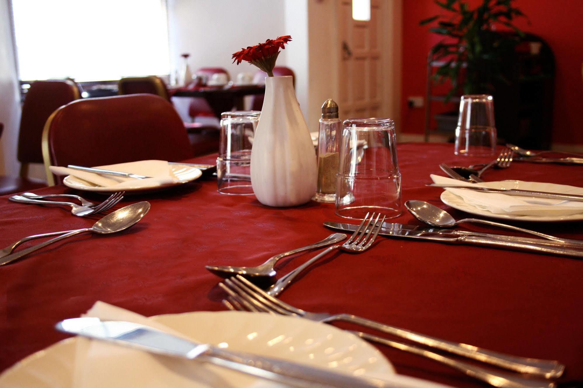Savoy Court Hotel 2*