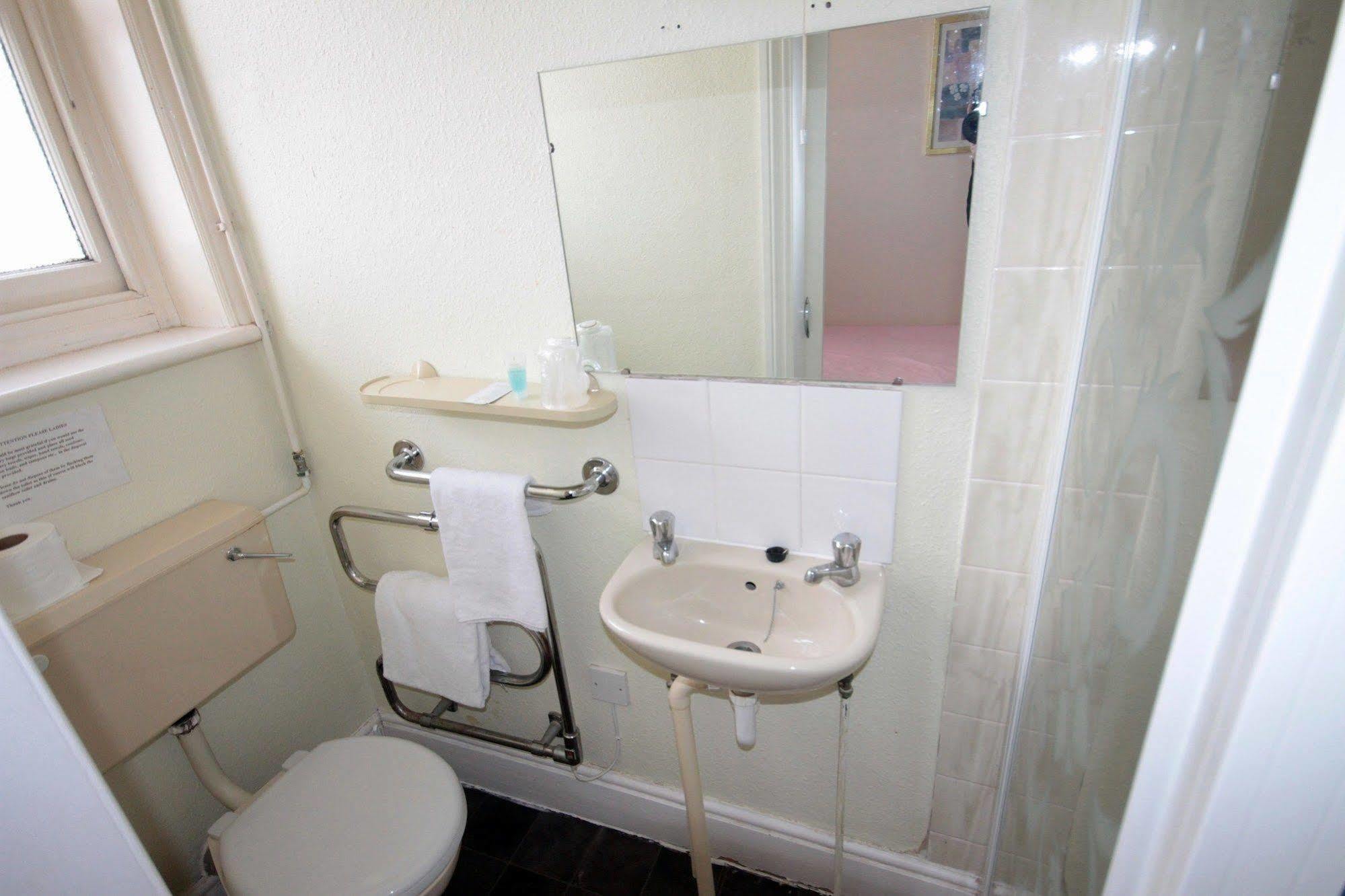 Oyo Marine Parade Hotel, Pier Hotel
