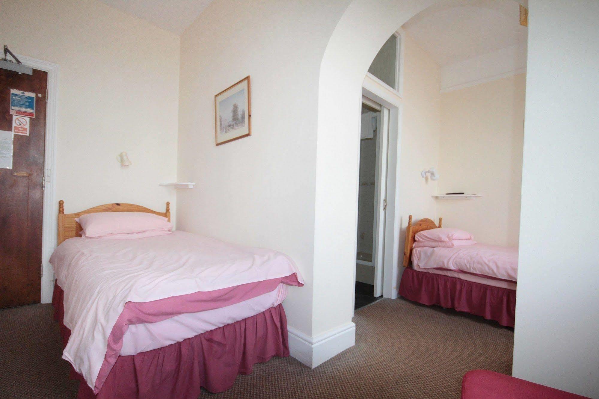 Hotel Oyo Marine Parade Hotel, Pier 2*