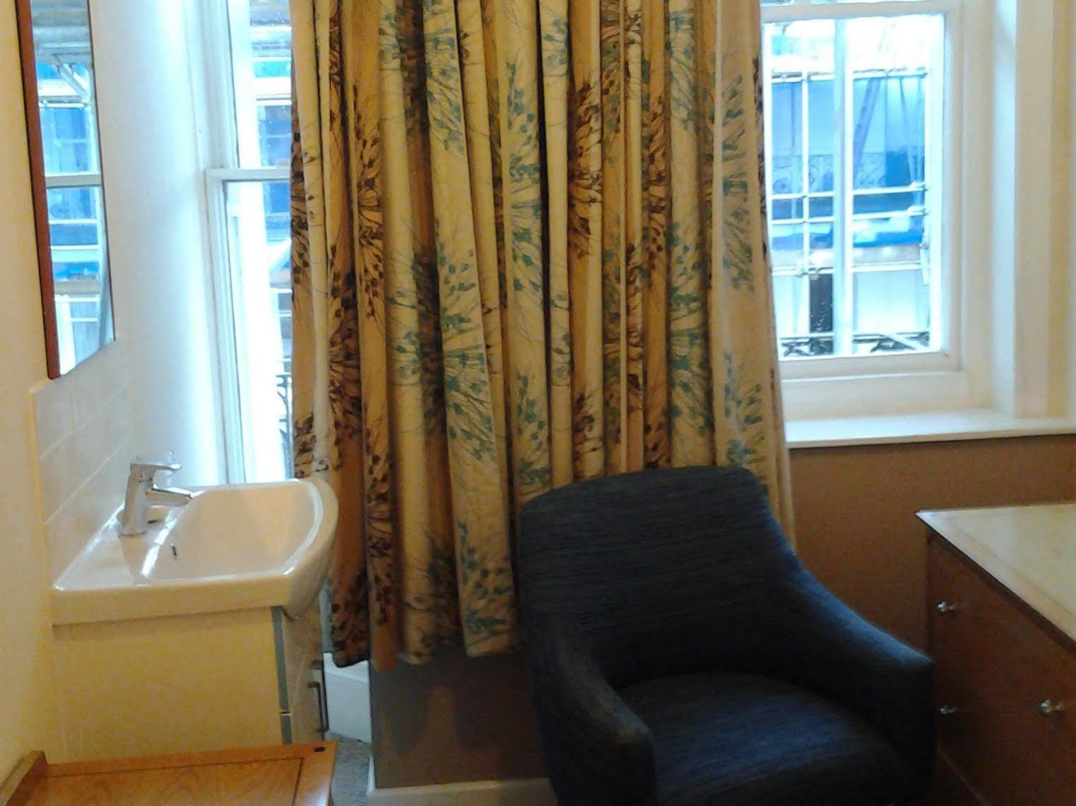 Bed & Breakfast Sterling House 2*