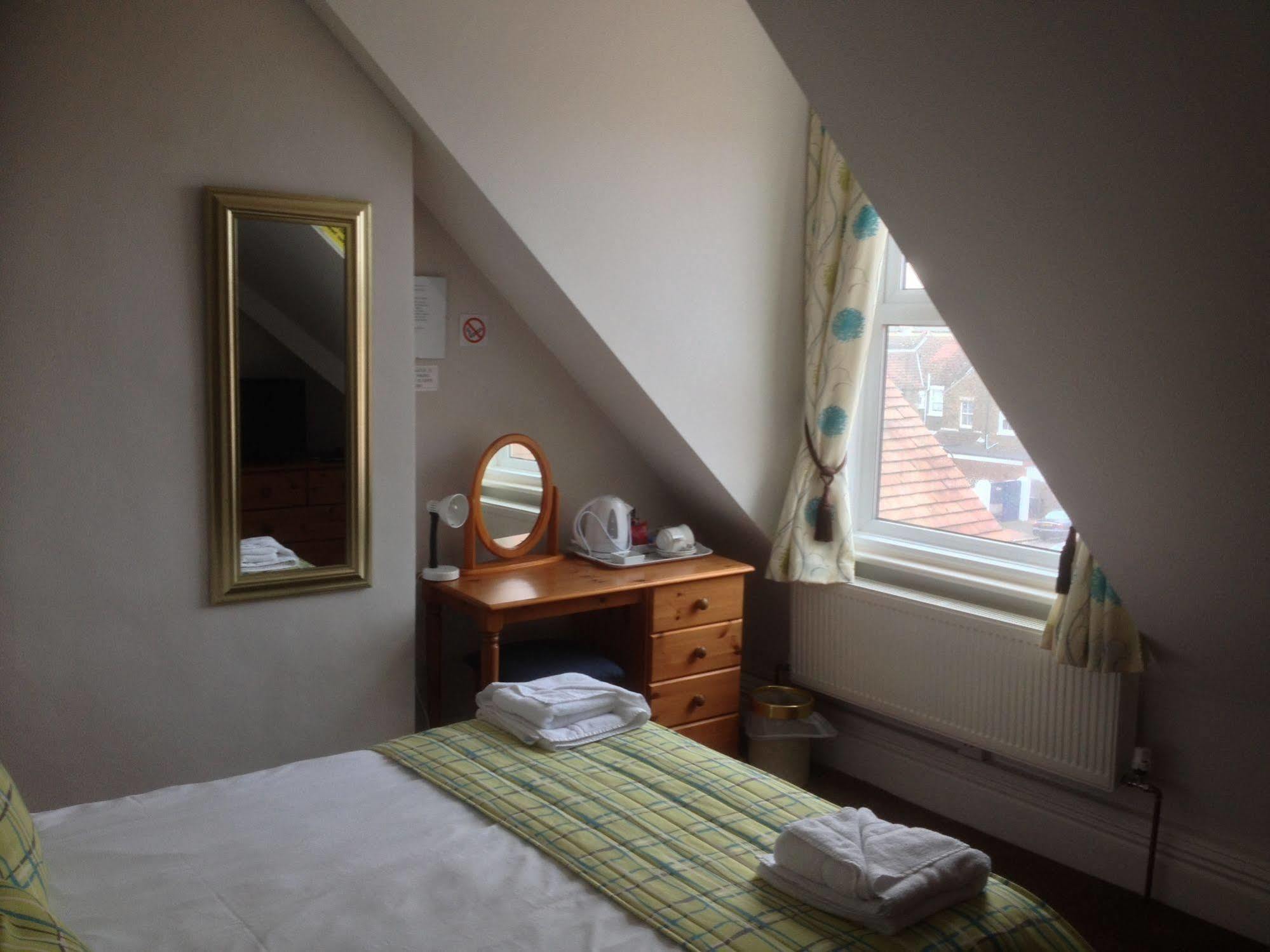 By The Sea Bed & Breakfast Eastbourne