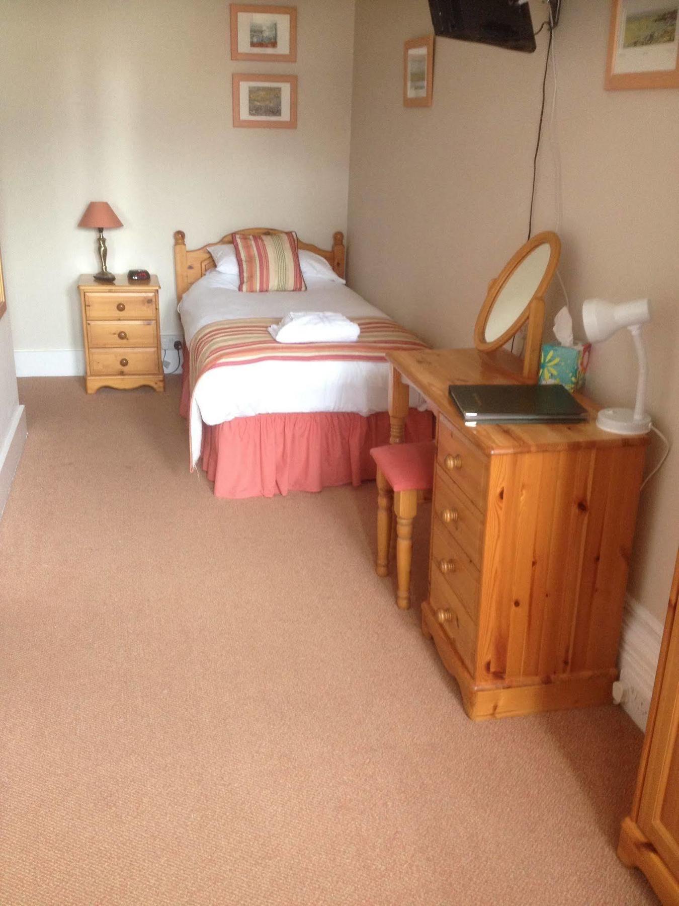 Bed & Breakfast By The Sea 3*