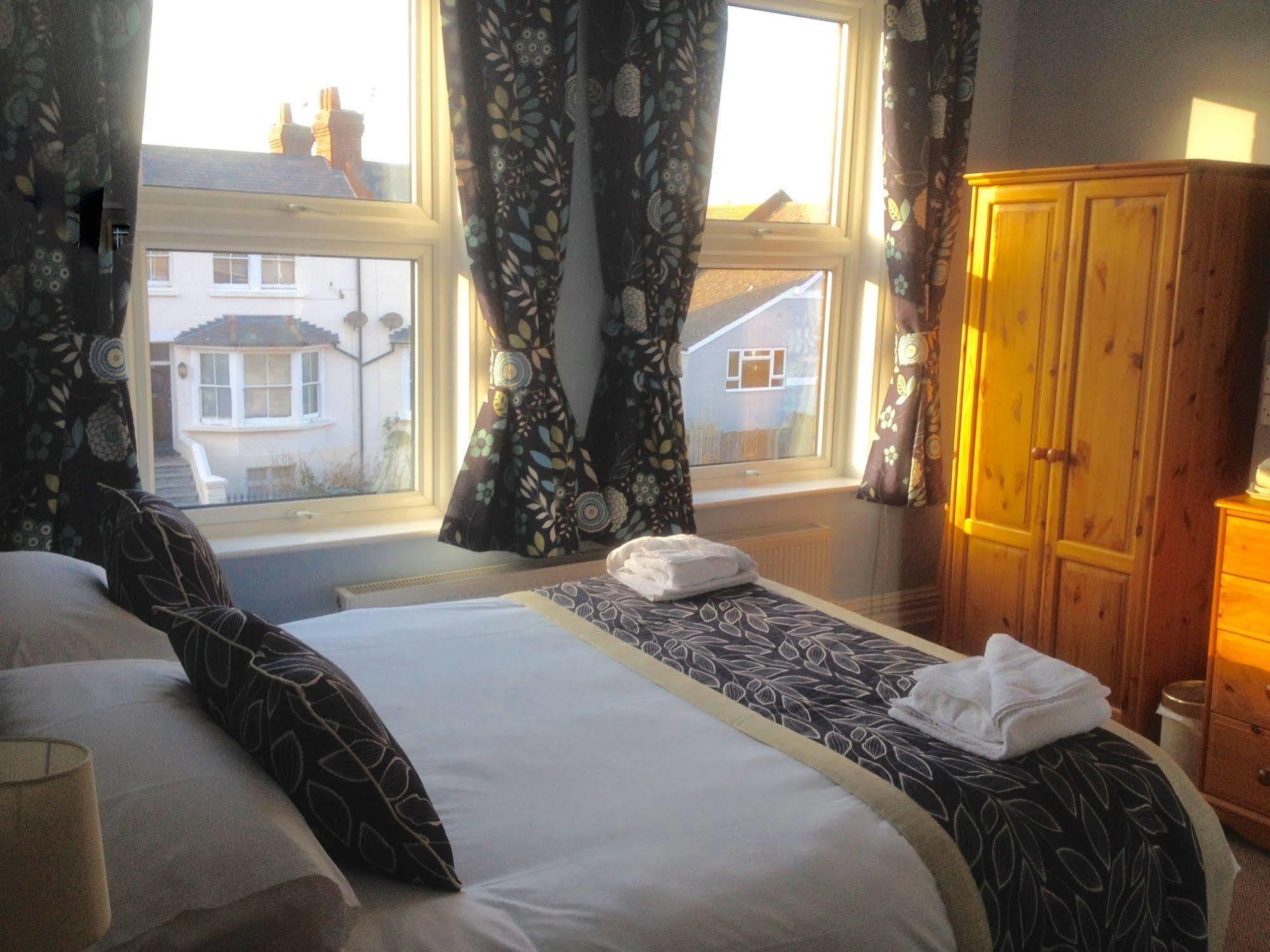 Bed & Breakfast By The Sea Eastbourne