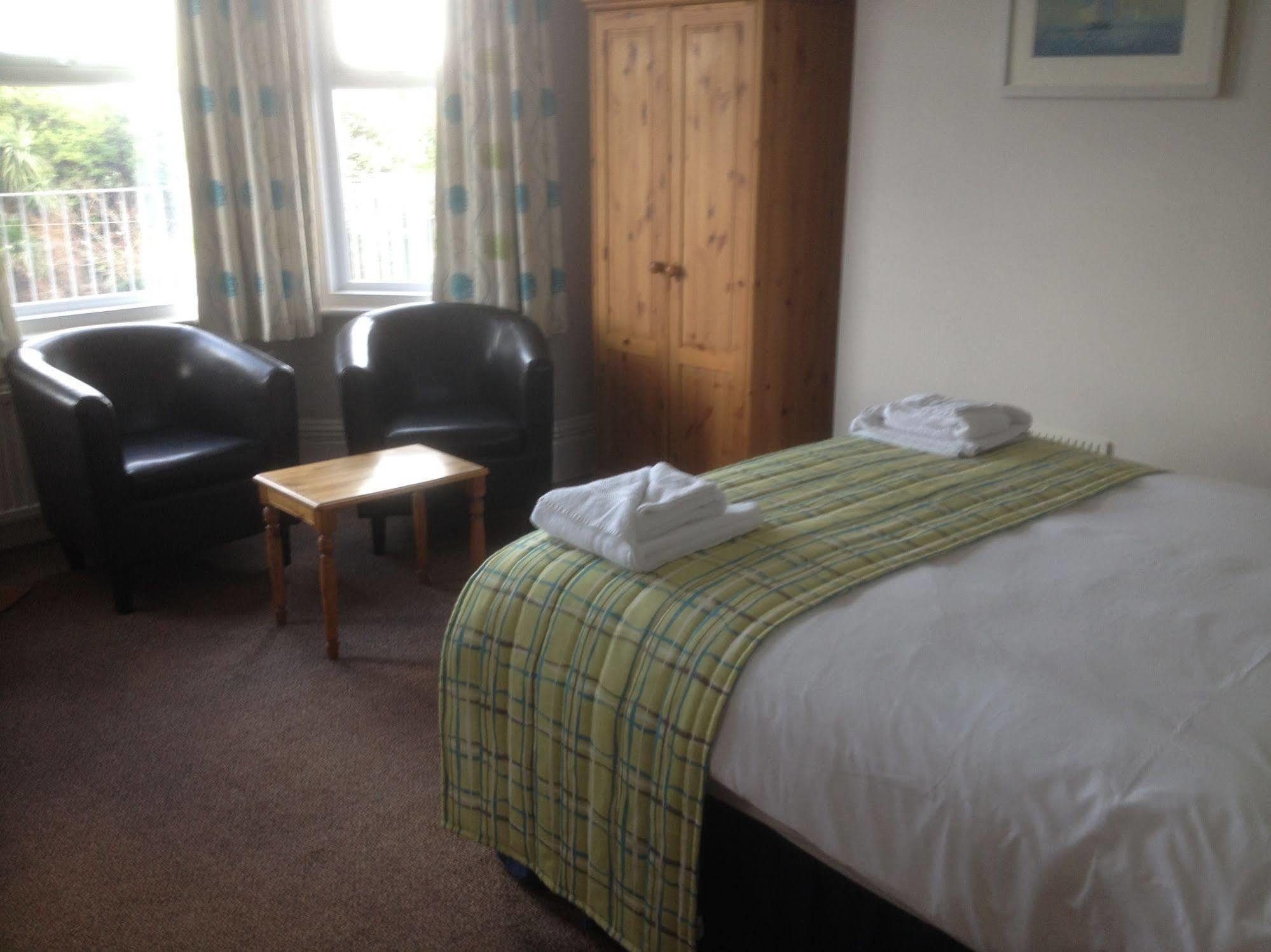 Bed & Breakfast By The Sea 3*