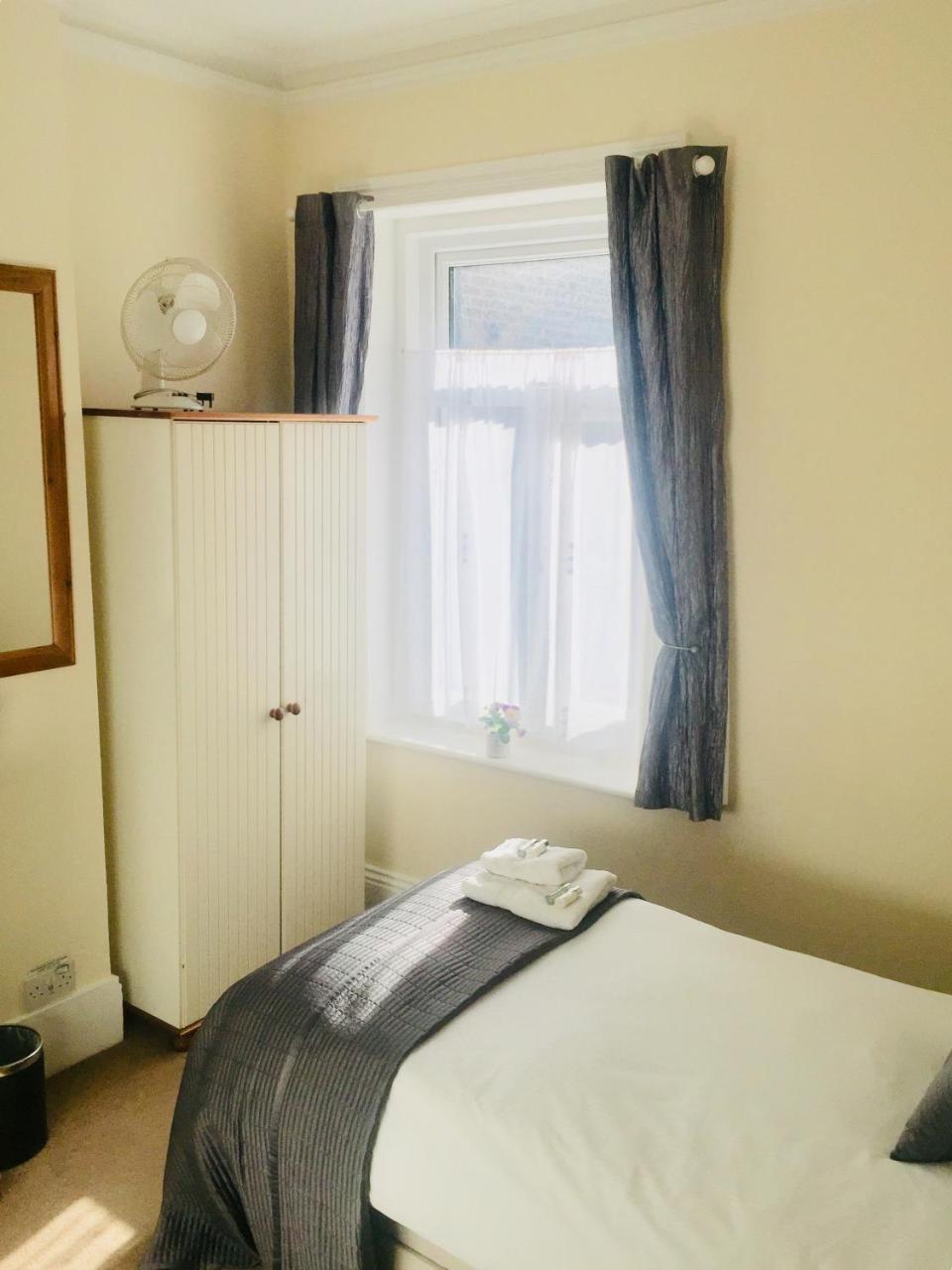 Bay Tree Guest house 2*